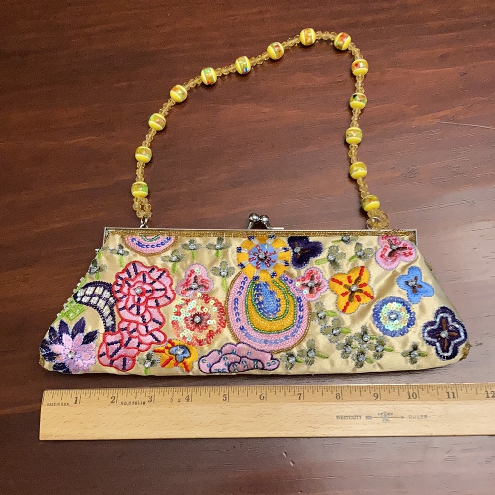 Festive clutch! - Picture 4 of 15